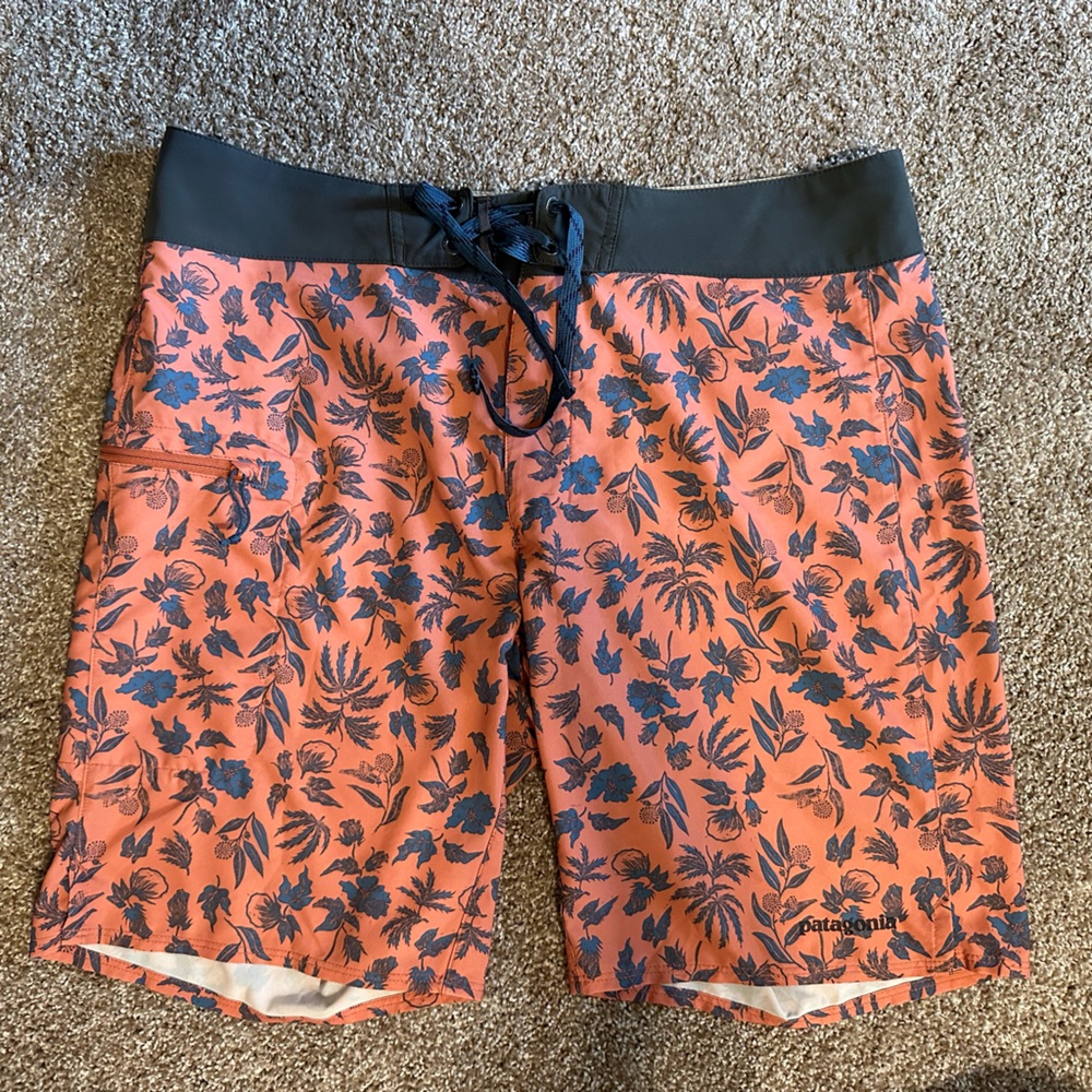 Patagonia Wavefarer swim trunks size 32